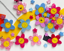 Load image into Gallery viewer, Spring Blossom Daisy Trio necklace