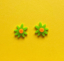 Load image into Gallery viewer, Green Daisy Dangles