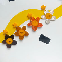 Load image into Gallery viewer, 70s Vibes Daisy Earrings