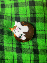 Load image into Gallery viewer, Croissant Cat - brooch
