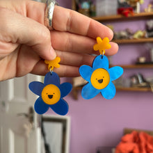 Load image into Gallery viewer, Blue Daisy Earrings