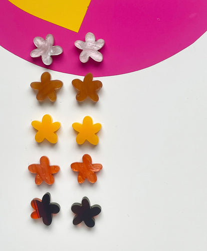 70s Vibes Baby Daisy Studs