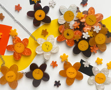 Load image into Gallery viewer, 70s Vibes Daisy Bouquet - statement necklace - PRE-ORDER